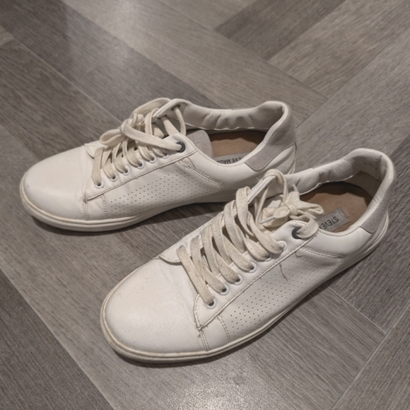 Steve Madden - Picture 2 of 4